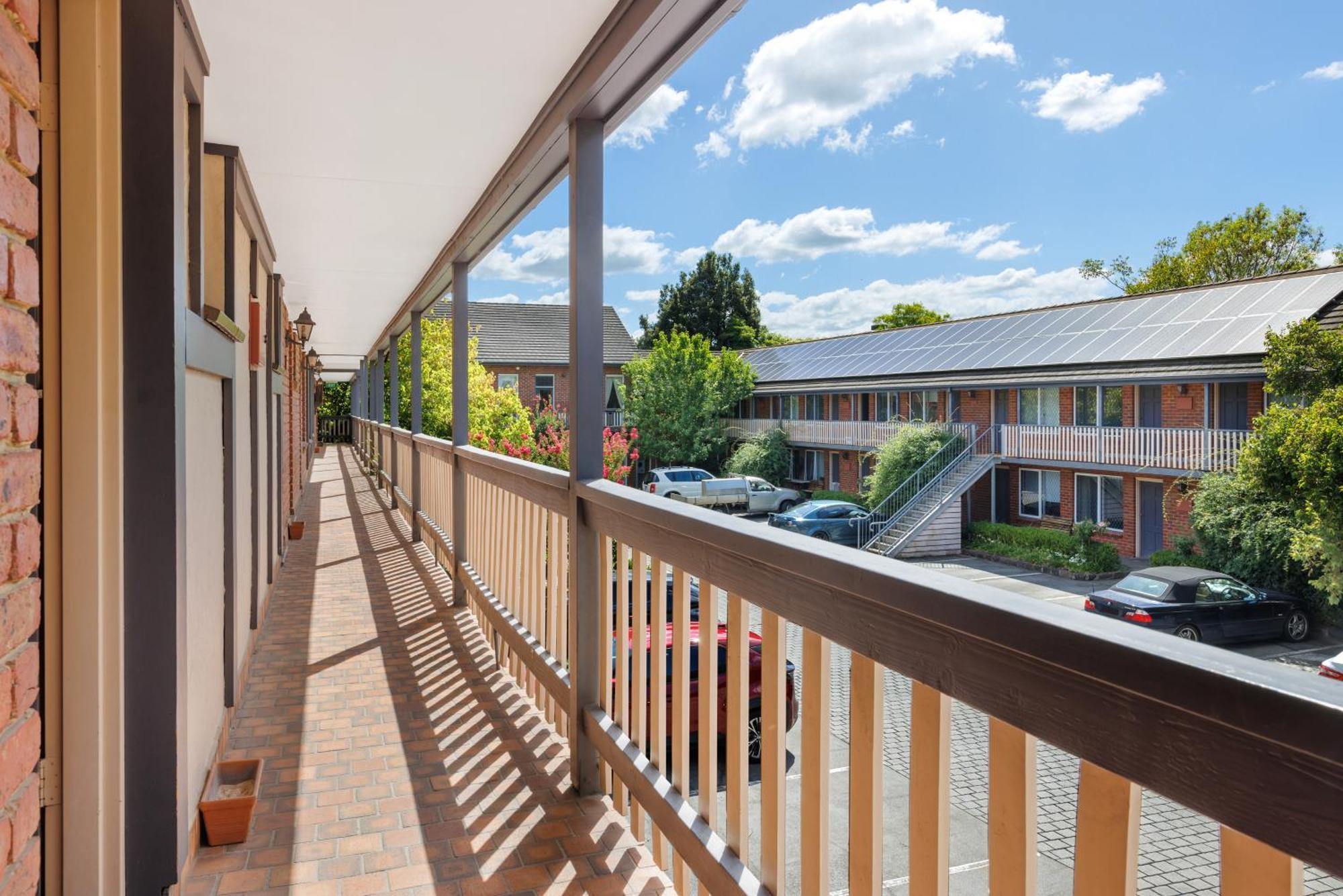 Elizabethan Lodge Melbourne Exterior photo